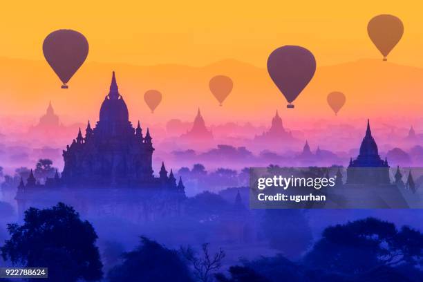 bagan, myanmar - birmaanse cultuur stockfoto's en -beelden