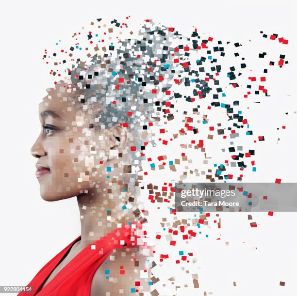 pixelated face of woman - realismo conceptual imagens e fotografias de stock
