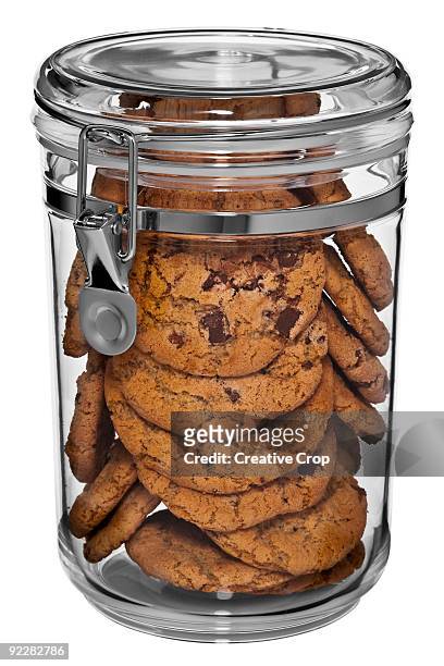 clear cookie jar full of cookies - pot met koekjes stockfoto's en -beelden