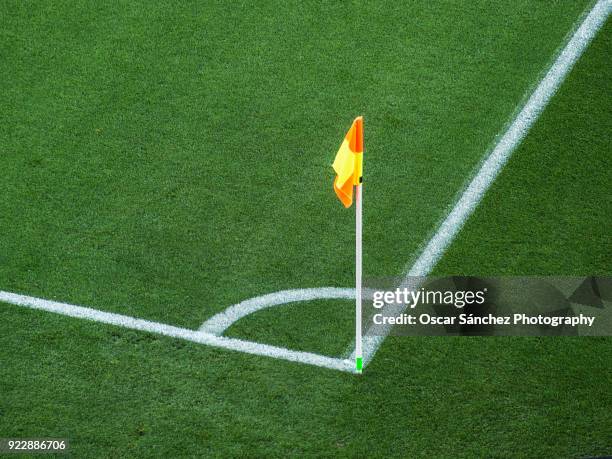 corner flag in a sports stadium - canto imagens e fotografias de stock