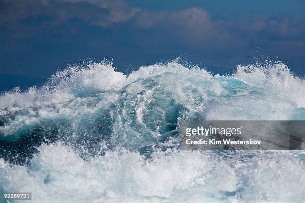 turbulent whitewater, big wave breaking on reef - westerskov stock pictures, royalty-free photos & images