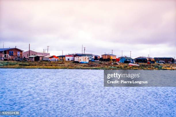 arctic village of tuktoyaktuk near the mackenzie river delta, on the beaufort sea, northwest territories, canada - beaufort sea stock pictures, royalty-free photos & images