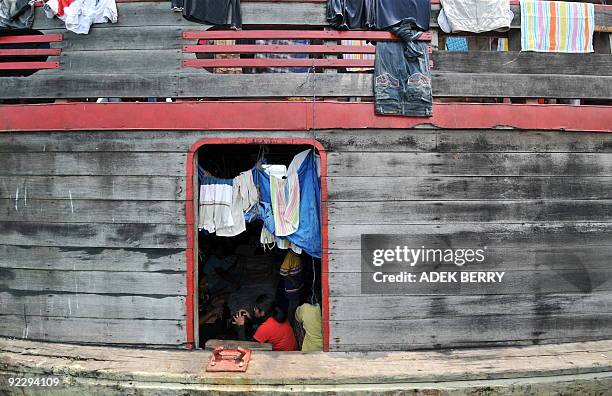 To go with Australia-Indonesia-immigration-refugees-SriLanka by Arlina Arshad Sri Lankan asylum-seekers stay on their boat moored at Merak seaport in...