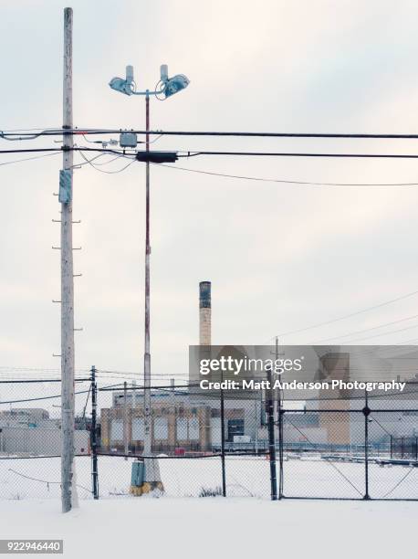 fenced in closed down gm general motors assembly plant janesville - flint michigan stock-fotos und bilder