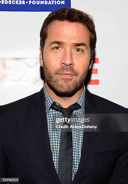 Jeremy Piven arrives at the ONEXONE Foundation Gala on October 22, 2009 in San Francisco, California.