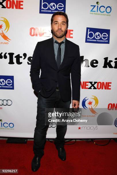 Jeremy Piven arrives at the ONEXONE Foundation Gala on October 22, 2009 in San Francisco, California.