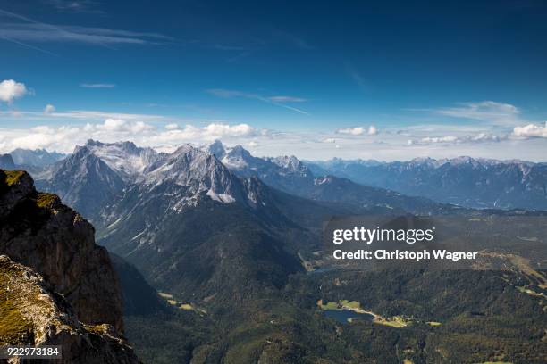 bavarian alps - wettersteingebirge - alpes de bavaria fotografías e imágenes de stock