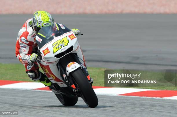 Spains Toni Elias of San Carlo Honda rides during a free practice session ahead of the the Malaysian Motocycle Grand Prix in Sepang on October 23,...