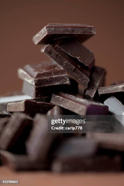 piled up stack of dark chocolate - cioccolato scuro foto e immagini stock