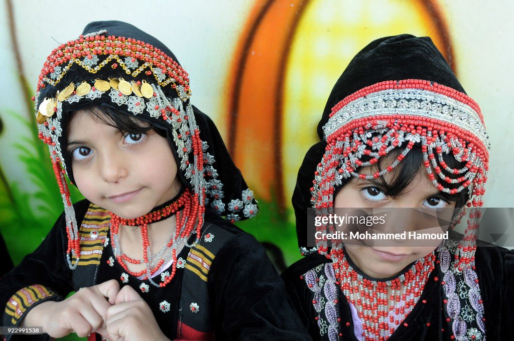 Yemeni Girls Hold Fashion Show To Call For Peace