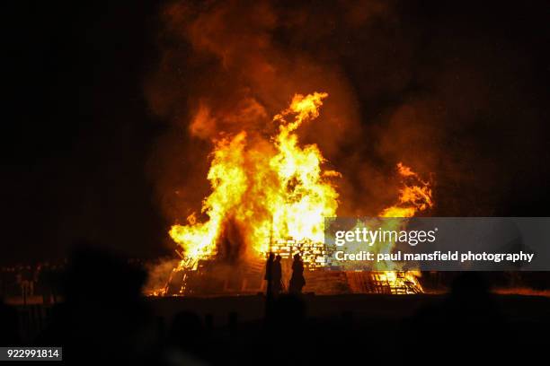 lewes bonfire night - bonfire stock pictures, royalty-free photos & images