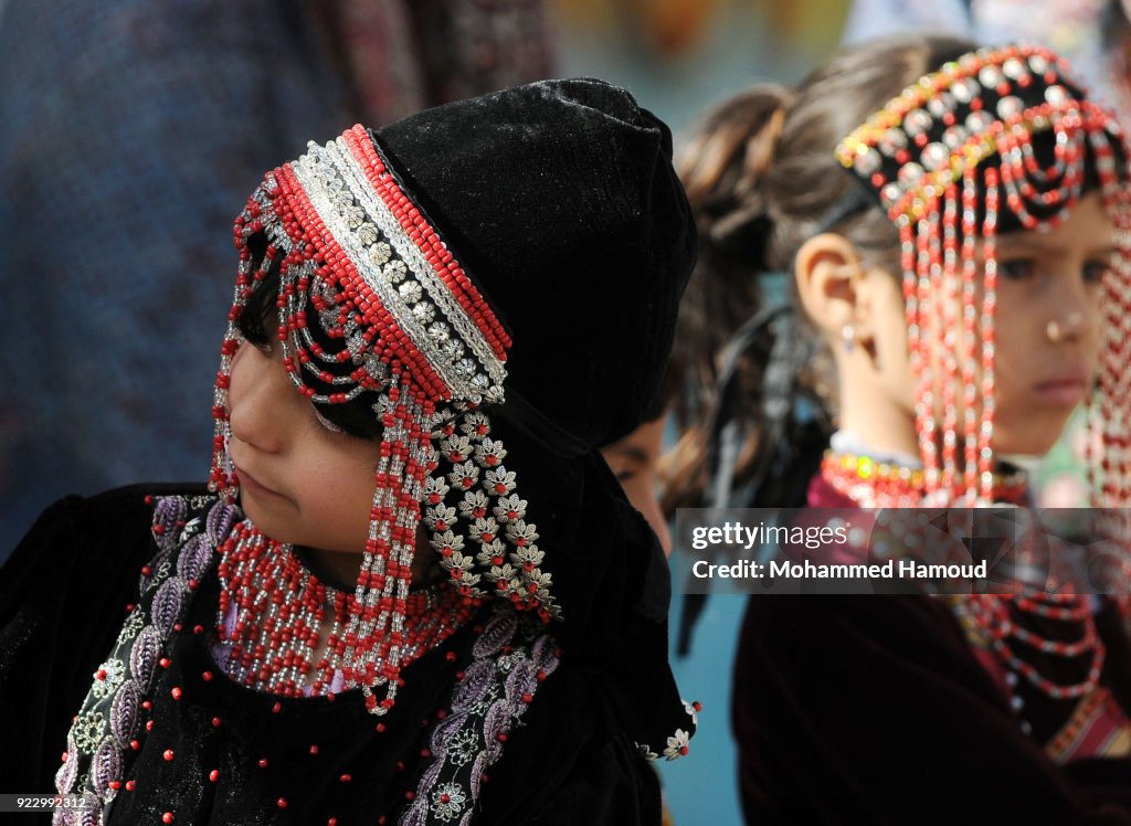 Yemeni Girls Hold Fashion Show To Call For Peace