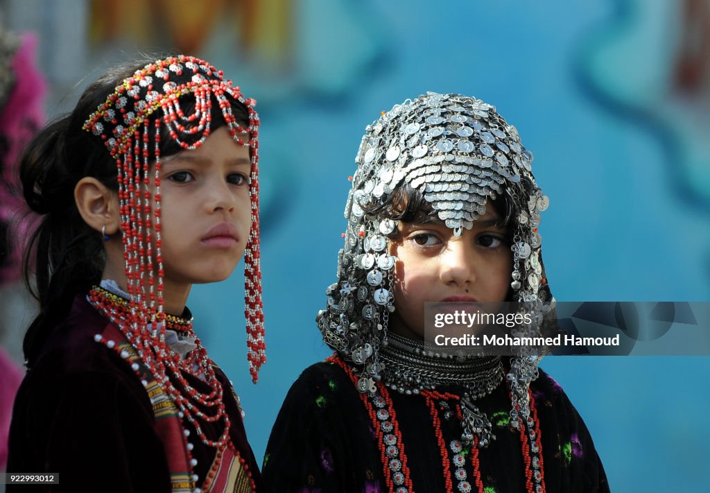 Yemeni Girls Hold Fashion Show To Call For Peace