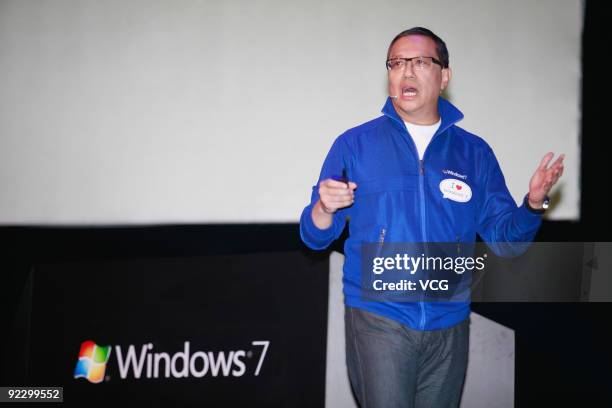 Simon Leung, Microsoft Corporate Vice President, Chairman and CEO of Microsoft Greater China Region, conducts the live demonstration of Microsoft...