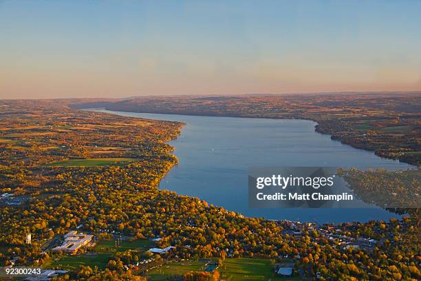 aerial of skaneateles lake - 斯加內特爾湖 個照片及圖片檔