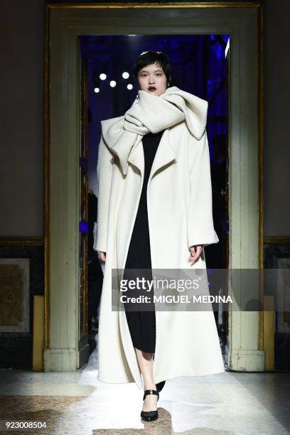 Model presents a creation by Anteprima during the women's Fall/Winter 2018/2019 collection fashion show in Milan, on February 22, 2018. / AFP PHOTO /...