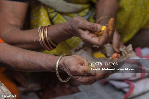 close up photo of senior hindu woman praying - wishful skin imagens e fotografias de stock