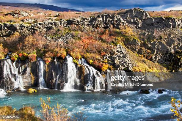 hraunfossar falls in the autumn - borgarnes stock-fotos und bilder