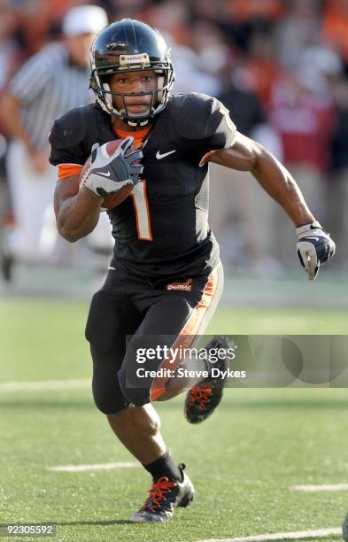 Running back Jacquizz Rodgers of the Oregon State Beavers heads to the end zone for a touchdown in the fourth quarter of the game against the...