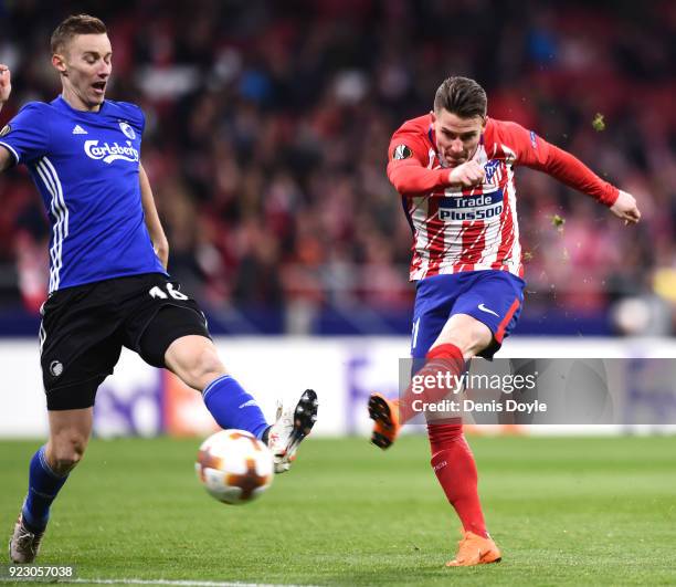 Kevin Gameiro of Athletico Madrid scores the first goal during UEFA Europa League Round of 32 match between Atletico Madrid and FC Copenhagen at the...