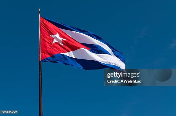 kubanische flagge im wind - v cuba stock-fotos und bilder