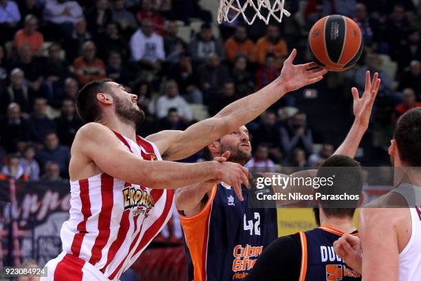 Ioannis Papapetrou, #6 of Olympiacos Piraeus competes with Aaron Doornekamp, #42 of Valencia Basket during the 2017/2018 Turkish Airlines EuroLeague...