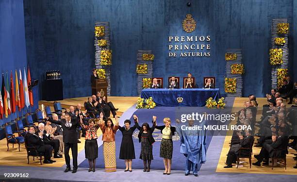 General Director of World Health Organization Chinese Margaret Chan poses with several members of the organization after receiving the 2009 Prince of...