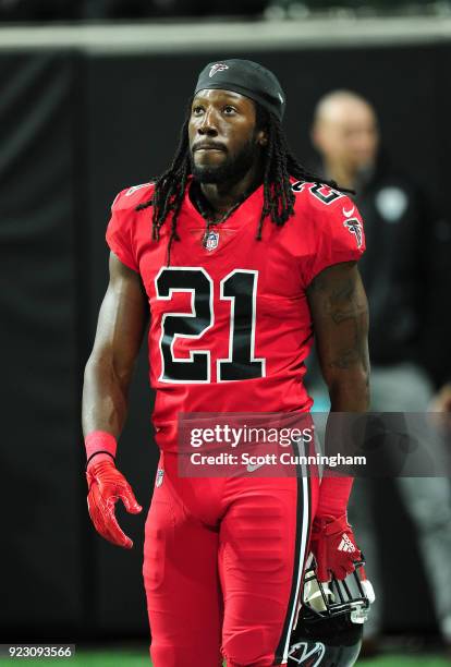 Desmond Trufant of the Atlanta Falcons warms up before the game against the New Orleans Saints at Mercedes-Benz Stadium on December 7, 2017 in...