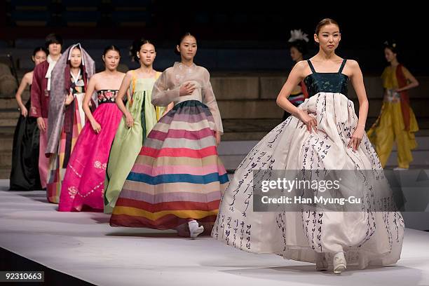 Models walk down the catwalk during the South Korean Traditional Costume 'HanBok' fashion show on October 23, 2006 in Seoul, South Korea.