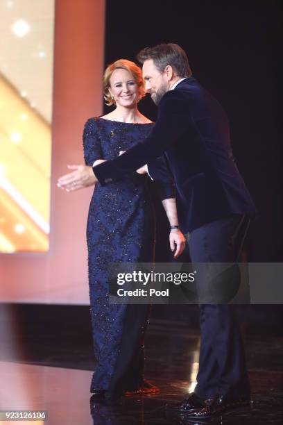 Actress Julia Becker and TV host Steven Gätjen on stage during the show of "Goldene Kamera 2018" at Messehallen on February 22, 2018 in Hamburg,...