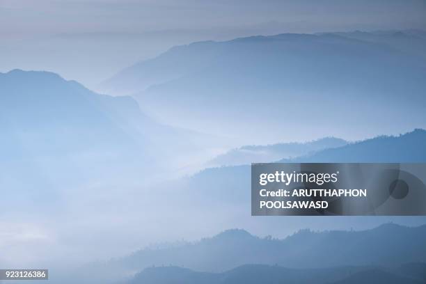 blue mountain layer of mountain for nature background - blue mountains australië stockfoto's en -beelden