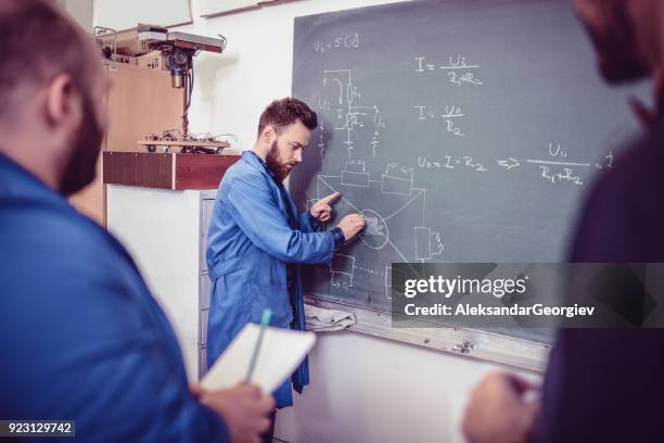 Engineers Solving Math Engineering Equations Photos and Premium High Res Pictures - Getty Images