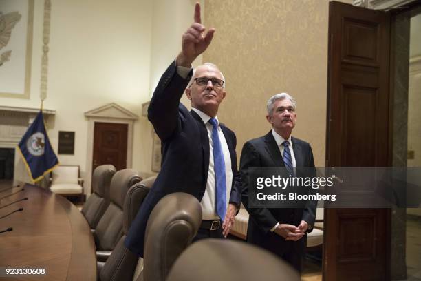 Malcolm Turnbull, Australia's prime minister, right, and Jerome Powell, chairman of the U.S. Federal Reserve, view a map on display during a meeting...
