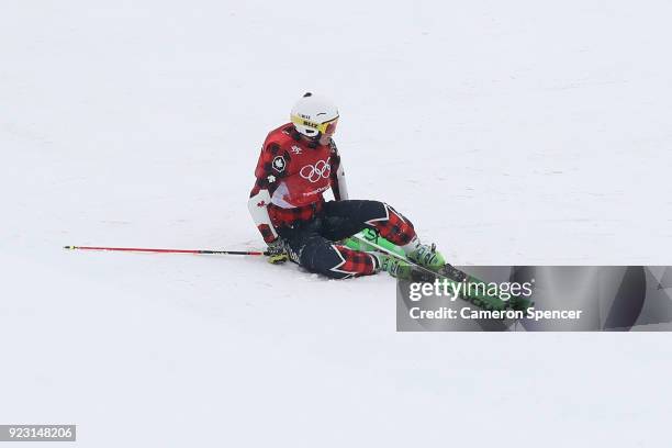 Marielle Thompson of Canada crashes during the Freestyle Skiing Ladies' Ski Cross 1/8 Finals on day fourteen of the PyeongChang 2018 Winter Olympic...