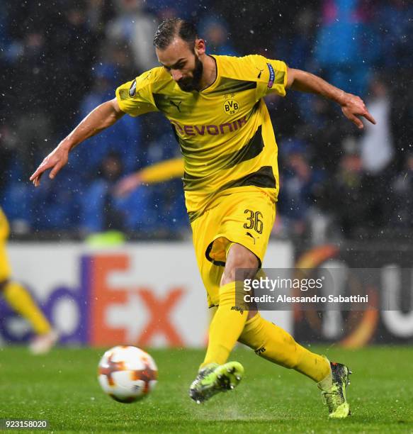 Ömer Toprak of Borussia Dortmund in action during UEFA Europa League Round of 32 match between Atalanta and Borussia Dortmund at the Mapei Stadium -...