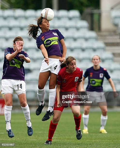 Samantha Kerr of the Glory heads the ball during the round four W-League match between Adelaide United and the Perth Glory at Hindmarsh Stadium on...