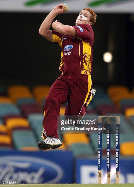 Alister McDermott of the Bulls bowls during the Ford Ranger Cup match between the Queensland Bulls and the Western Australian Warriors at The Gabba...
