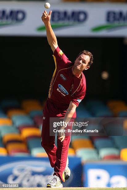 Chris Simpson of the Bulls bowls during the Ford Ranger Cup match between the Queensland Bulls and the Western Australian Warriors at The Gabba on...