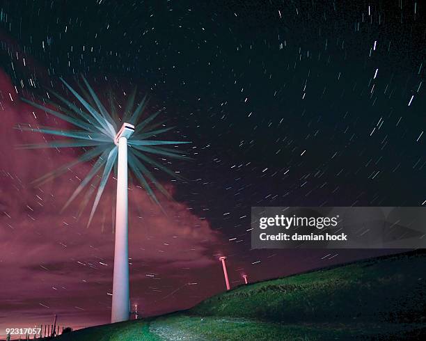 startrails turbine - wind turbine long exposure stock-fotos und bilder