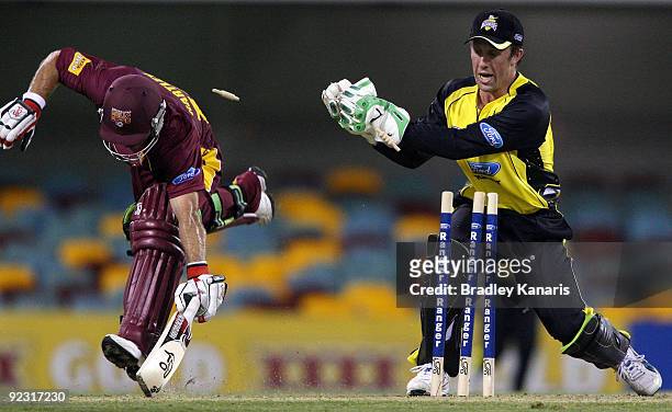 Chris Hartley of the Bulls makes his ground as wicketkeeper Luke Ronchi of the Warriors attempts to run him out during the Ford Ranger Cup match...