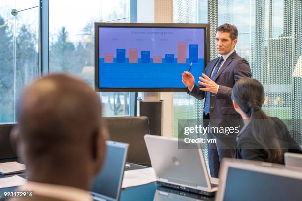 financial analysis - hedge fund stock pictures, royalty-free photos & images