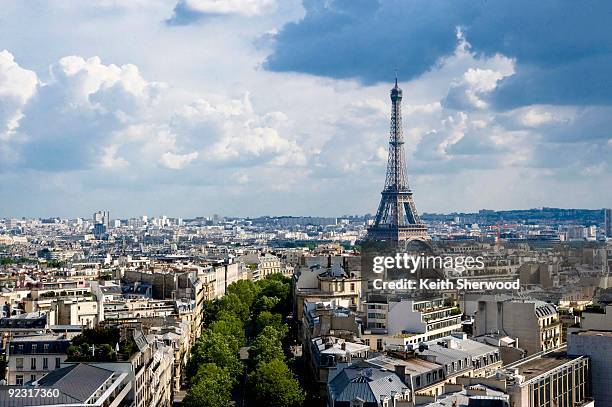 eiffel tower view from arc de triomphe - arc de triomphe aerial view stock-fotos und bilder