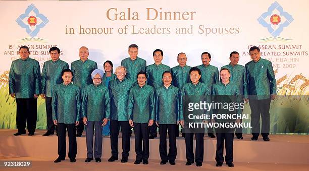 Leaders pose for group photo Republic of Korea's President Lee Myung-Bak, India's Prime Minister Manmohan Singh, Australia's Prime Minister Kevin...