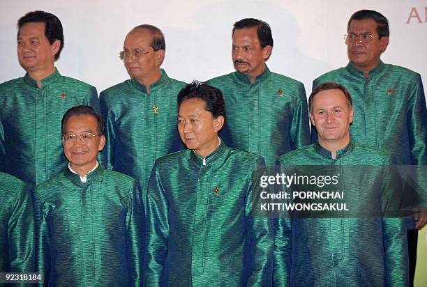 Leaders pose for group photo China's Prime Minister Wen Jiabao, Japan's Prime Minister Yukio Hatoyama, New Zealand's Prime Minister John Key...