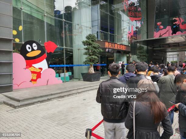 Employees of Chinese Internet giant Tencent queue up to get red envelops from Tencent Chairman and CEO Pony Ma Huateng at the headquarters of Tencent...