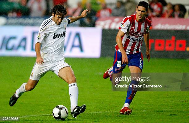 Raul Gonzalez of Real Madrid shoots on goal during the La Liga match between Sporting Gijon and Real Madrid at El Molinon Stadium on October 24, 2009...