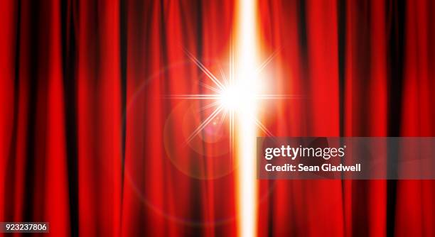stage curtain light - rideau de scène photos et images de collection