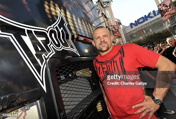 Fighter Chuck Liddell joins TapouT at the 'Thrill the World' shoot, along with thousands of dancers across the globe attempting to set a world record...