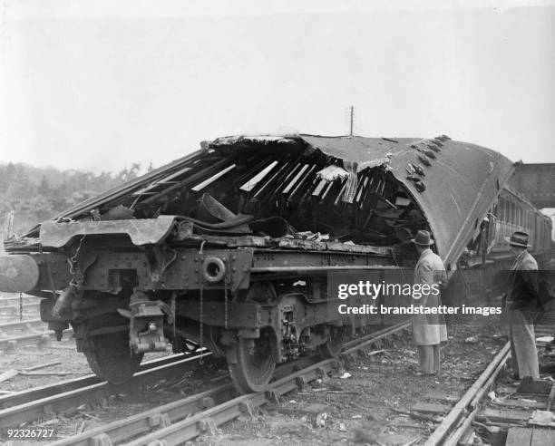 Exploded Wagons Waggon Photos and Premium High Res Pictures - Getty Images