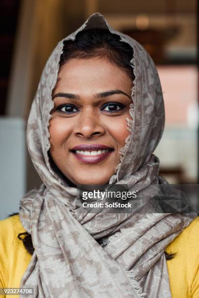 tête de femme adulte mid - bangladesh photos et images de collection